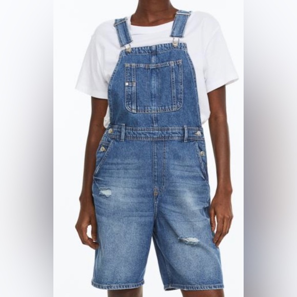 H&M Women’s Denim Blue Overall Shorts Medium Blue NWT - Picture 1 of 9